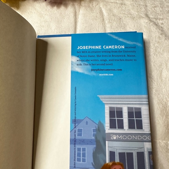 📚New “A Dog-Friendly Town” by Josephine Cameron (2020, Hardcover Book) 📚 - Picture 7 of 8